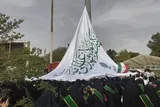 اهتزاز بیرق علوی در گلزار شهدای علی‌بن‌جعفر(ع) قم