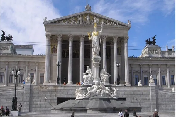 Austria: preoccupazione per nuovo centro di sorveglianza governativo sui musulmani