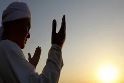 Həzrət Cəbrailin (ə) zilhiccənin ilk on günlüyü üçün hədiyyə gətirdiyi dua - VIDEO