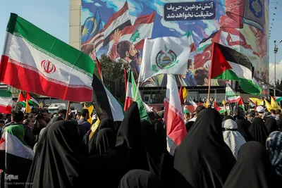 اجتماع عظیم مردم تهران در واکنش به جنایت رژیم صهیونیستی در غزه در میدان انقلاب