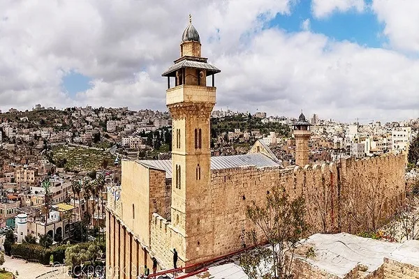 Sionist rejim Qurban bayramı namazının İbrahim məscidində qılınmasına mane oldu