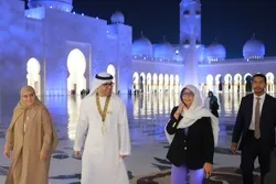 La Grande Mosquée Cheikh Zayed visitée par une responsable vénézuélienne