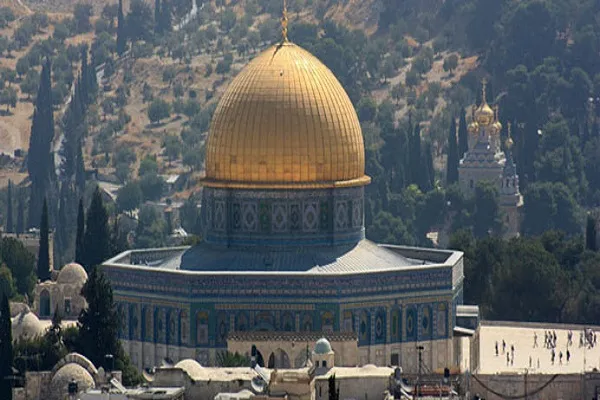 Zionist Settlers Break into Al-Aqsa Mosque

 