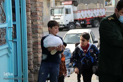 توزیع بسته های حمایتی و معیشتی بین نیازمندان شهرستان اهر