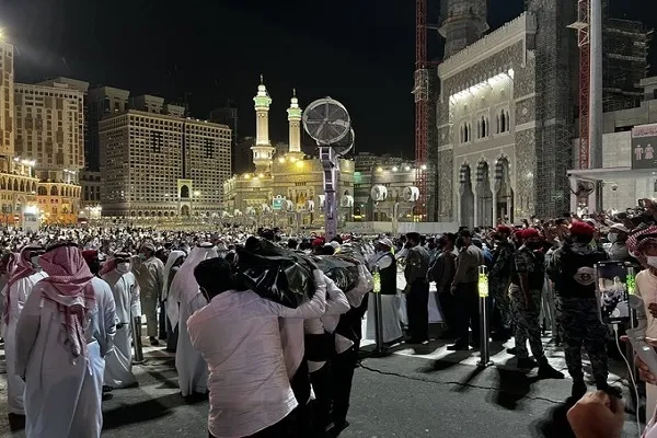 Kabe'nin örtüsü değiştirildi