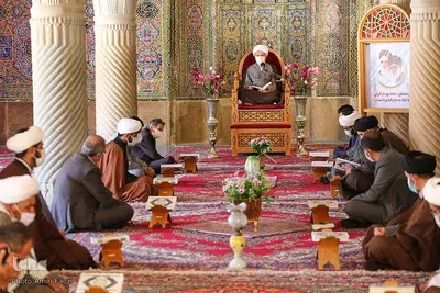 محفل انس با قرآن در مسجد نصیرالملک‎ شیراز