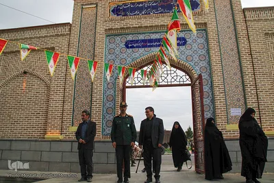 مراسم عصری با شهدا و قرائت زیارت عاشورا در گلزار شهدای اهر