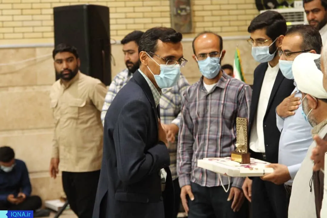 دانش‌آموزان برگزیده مسابقات قرآنی شهرستان دشتستان تجلیل شدند+ عکس