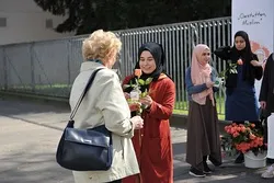 200,000 Roses, Brochures Describing Islam Handed Out to European Citizens