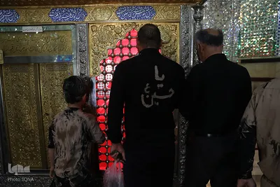 آیین گل مالی لرستانی‌ها مقیم قم در روز عاشورا
