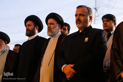 تعویض پرچم گنبد حرم امام رضا(ع)‎