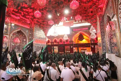 ورود خیل عظیم زوار اربعین از باب القبله به سمت بین الحرمین