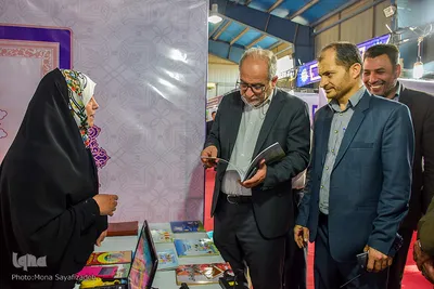 بازدید علی‌حسین حسین‌زاده معاون سیاسی و اجتماعی استانداری خوزستان از نمایشگاه قرآن و عترت اهواز