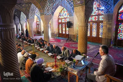 محفل قرآن کریم در مسجد نصیرالملک شیراز