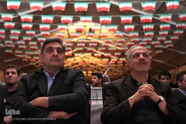 از راست احمد مسجدجامعی و پیروز حناچی در جشن ملی پرچم در پارک نوروز تهران