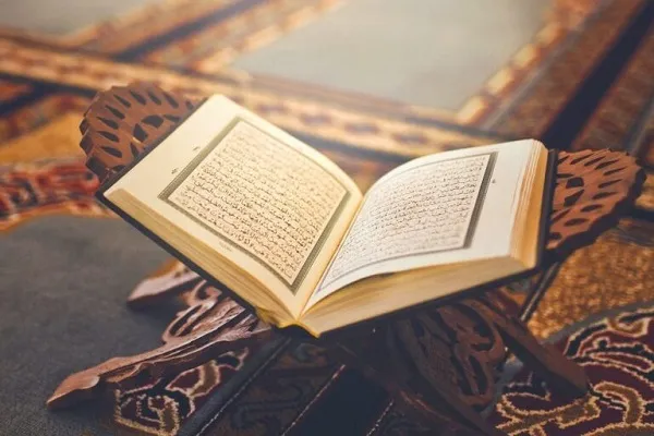 6 ayda hafız olan Kırgız öğrenci 18 saate Kur'an'ı Kerimi hatmetti