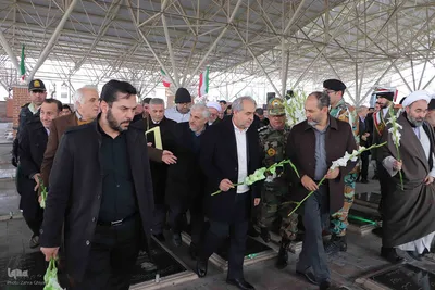 عطرافشانی و غبارروبی مزار شهدای وادی رحمت تبریز