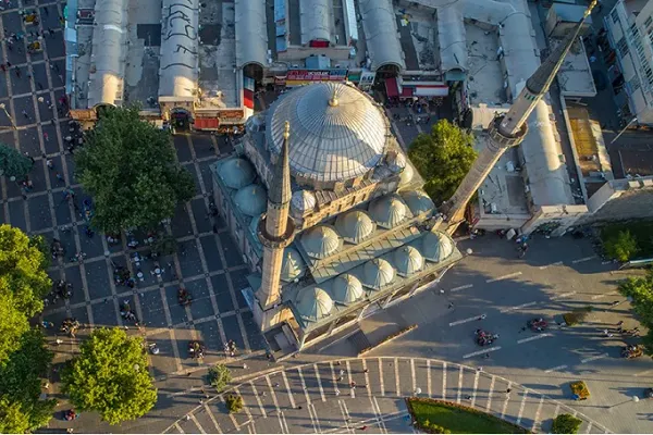 Bürüngüz Cami'ni kim yaptırdı?