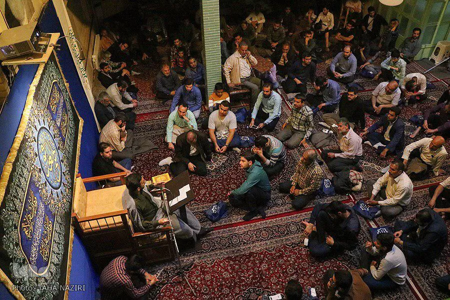 برگزاری مراسم مناجات‌خوانی ماه رمضان در مسجد قدس اراک