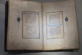 نمایش قرآن متعلق به قرن یازدهم هجری در موزه مکه