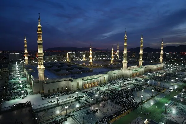 مسجدالنبی(ص) زیر باران رحمت الهی+ فیلم