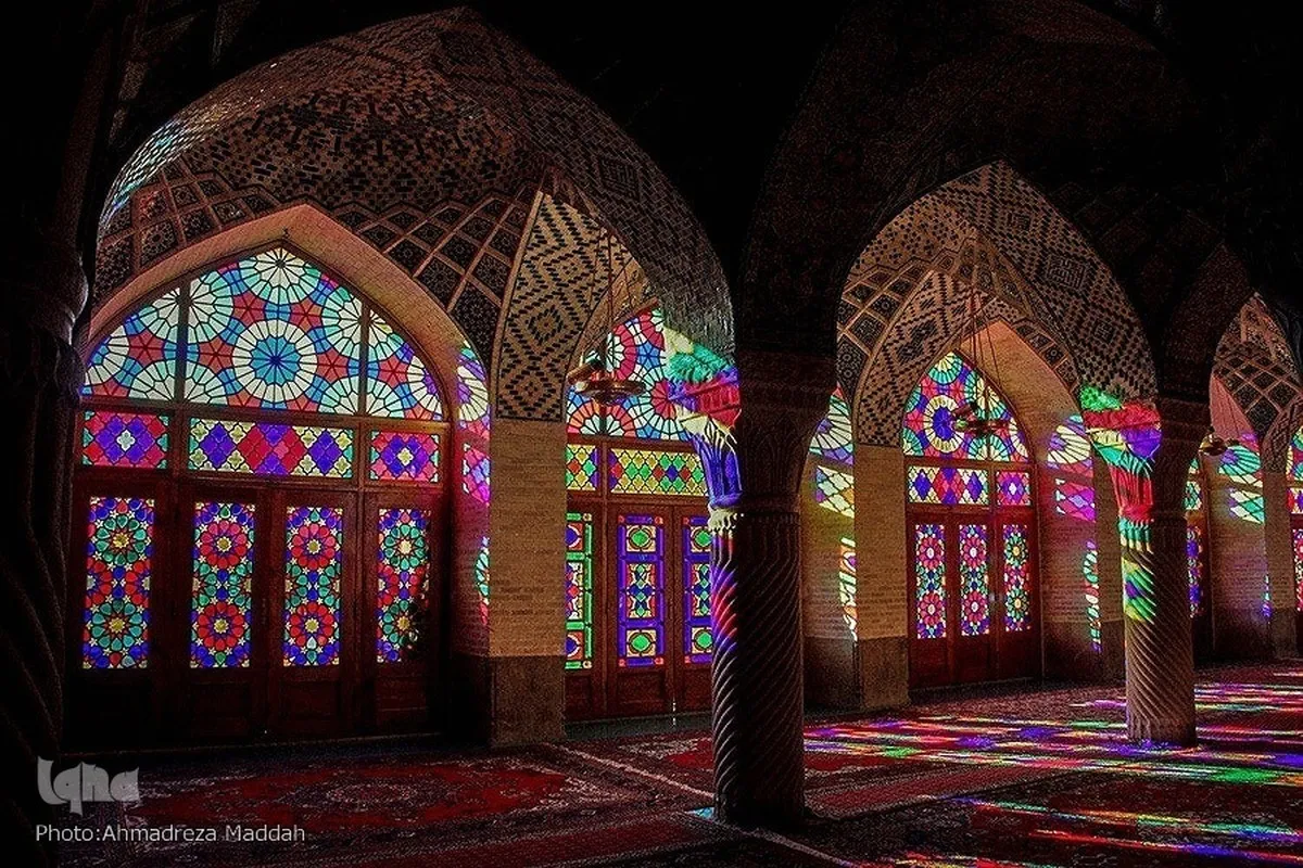 Vioo vya Msikiti wa Rangi ya Waridi nchini Iran kukarabatiwa