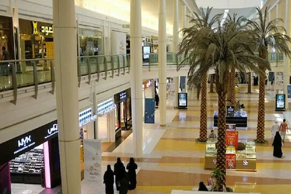 Suudi Arabistan’da aşı olmayan AVM’lere giremeyecek