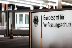 Islamfeindliche Frau spionierte für Verfassungsschutz Salafisten aus