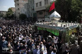 مراسم تشییع پیکر مطهر شهید مدافع حرم «جواد الله‌کرم» در محله مهرآباد جنوبی