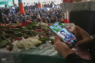 میزبانی دانش آموزان شیرازی از شهدای گمنام