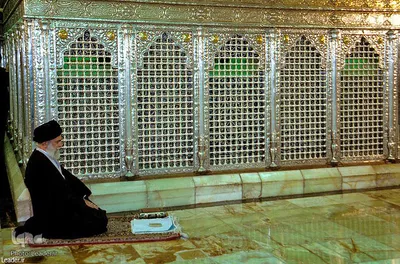 تصاویری از حضور رهبر انقلاب در حرم مطهر حضرت معصومه(س)
