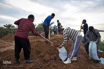 سیلاب در شهرستان کارون و تلاش مردم برای مقابله با آن