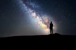 Grund des Vergleiches von Unglauben und Glauben mit Dunkelheit und Licht
