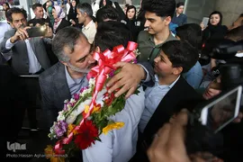 بازگشت یونس شاهمرادی، قهرمان مسابقات بین‌المللی قرآن و اذان «عطر الکلام» عربستان به ایران