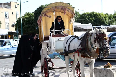 بازدید شرکت کنندگان مسابقات قرآن دانش آموزی از آرامگاه بابا طاهر
