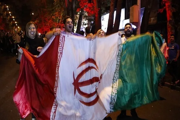 یوه پاکستانۍ سیاستواله وائي؛ د ایران اسلامی انقلاب د خلکو په مینځ کې د ښځو نفوذ تضمین کړ