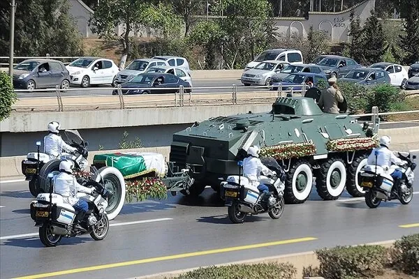 Eski Cezayir Cumhurbaşkanı Buteflika'nın cenazesi toprağa verildi