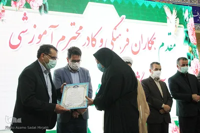 تجلیل از دانش آموزان برتر مسابقات قرآن و عترت در استان یزد‎‎