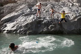 بازگشت آب به چشمه علی