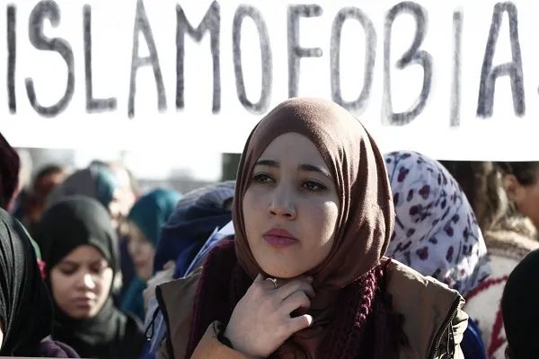 La ministre britannique appelle à une action plus ferme contre la montée de l’islamophobie