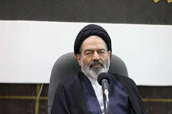 استفاده از چفیه؛ دلیل زندانی شدن عمره‌گزاران