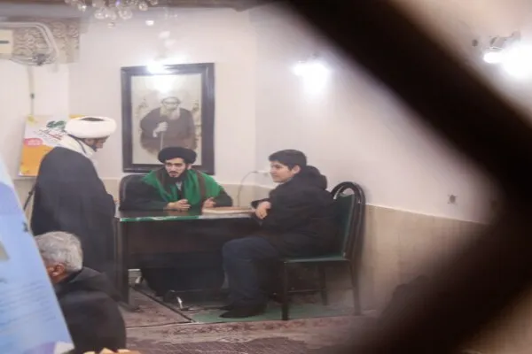 برپایی میز «پرسمان انقلاب» در مقبره شیخ فضل‌الله نوری