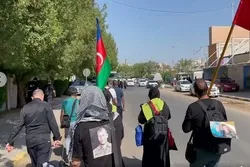 Azərbaycanlı zəvvarlar Qarabağ şəhidlərinin fotoları ilə Ərbəin yürüşünə davam edirlər