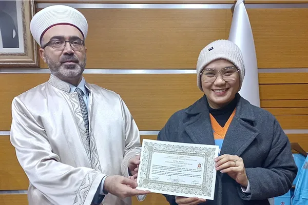 Filipinler vatandaşı Dela Cruz, Müslüman oldu
