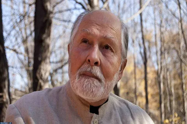 ایرانیان دانش فلسفه را ز بیگانه تمنا نکنند