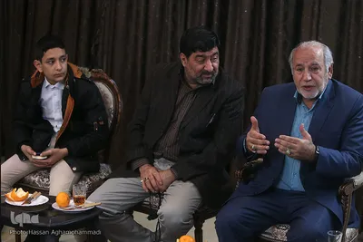 حضور جمعی از جامعه قرآنی در منزل شهریار پرهیزکار، حافظ بین‌المللی و پیشکسوت قرآنی