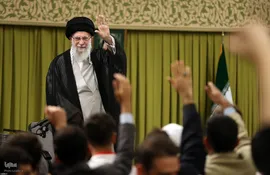 دیدار هزاران نفر از دانش‌آموزان و دانشجویان با رهبر انقلاب