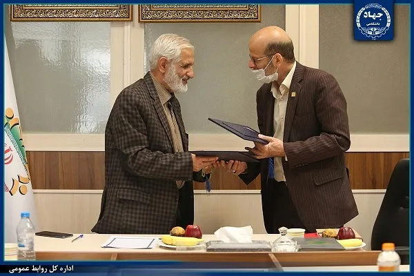 امضای تفاهم‌نامه همکاری‌ جهاددانشگاهی و شورای عالی استان‌ها