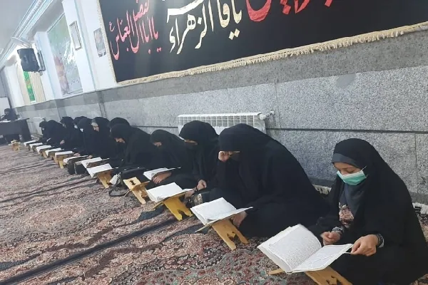 کرسی تلاوت قرآن ویژه بانوان در کرمان برگزار شد + عکس