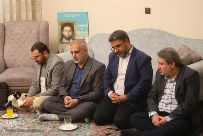 دیدار قرآنیان پیرو مکتب شهید سلیمانی و جمعی از مدیران جهاددانشگاهی با خانواده شهید تقوی